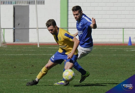 El Huétor Tájar intentará doblegar a sus vecinos en el derbi del poniente (J. M. BALDOMERO)