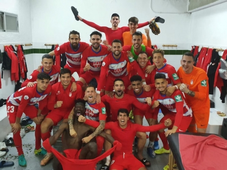 El filial ha celebrado la victoria en vestuarios (GRANADA CF) 