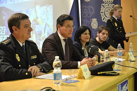 Presentación de la Carrera solidaria `091` (POLICIA NACIONAL)