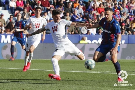 Carlos Neva tuvo una doble ocasión al final de la primera mitad (LALIGA) 