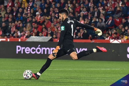 Rui Silva golpea el balón durante un encuentro (BALDOMERO) Rui Silva golpea el balón durante un encuentro (BALDOMERO)