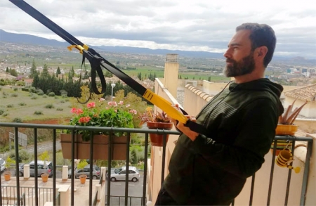 Manuel Moreno `Rizos` haciendo ejercicio en casa (GRJ)