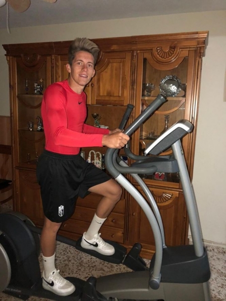 Isma Ruiz entrenando en casa (GRANADA CF) 