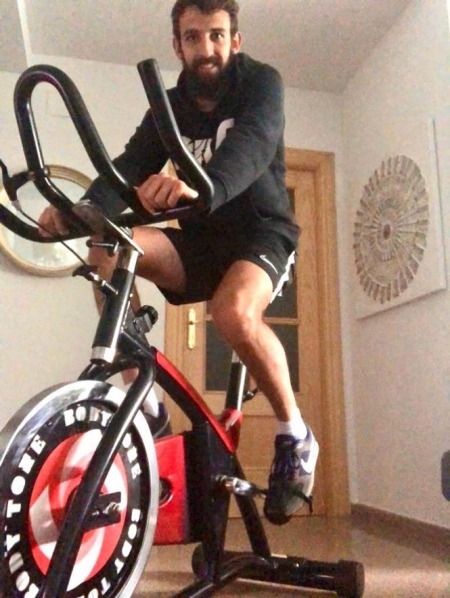 Sergio Parla entrenando en casa (GRANADA CF) 