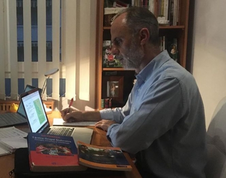 Matías Ramírez trabajando desde casa (GRJ) 