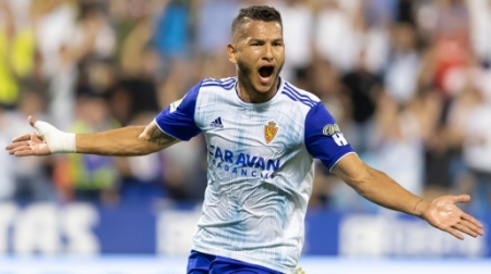 Luis Suárez celebra un tanto con la camiseta del Real Zaragoza Luis Suárez celebra un tanto con la camiseta del Real Zaragoza