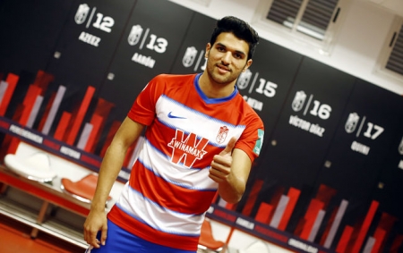 Antoñín el día de su presentación (GRANADA CF) Antoñín el día de su presentación (GRANADA CF)