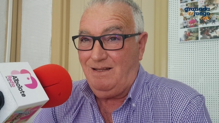 Juan Ramírez en una entrevista en los estudios de Radio Albolote (GRJ)