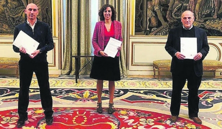 Foto tras el acuerdo entre Teba, Rubiales e Irene Lozano Foto tras el acuerdo entre Teba, Rubiales e Irene Lozano
