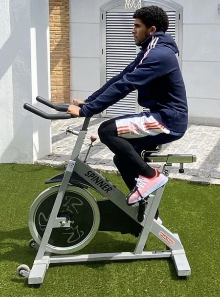 Caio Emerson ejercitandose en casa (GRANADA CF) 