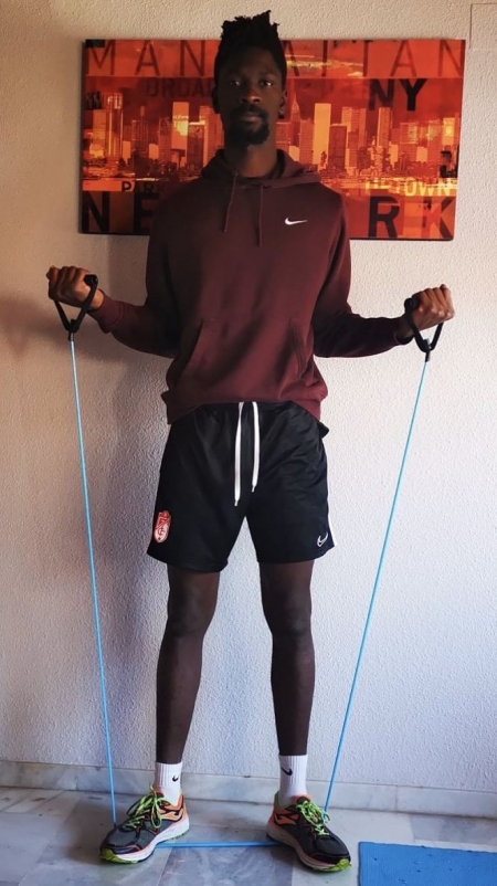 Nuha Marong entrenando en casa (GRANADA CF)
