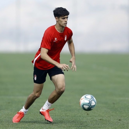 Pepe durante un entrenamiento con el Recreativo (GRANADA CF)  
