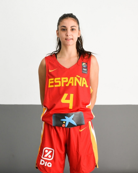 Mamen Blanco con la camiseta de la, selección española U19 (FEB) 