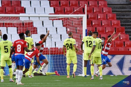 Carlos Fernández celebra el tanto de la igualada ante el Getafe CF (JOSÉ M. BALDOMERO)