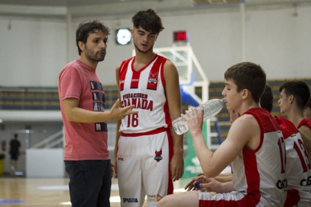 Samu Gómez durante un partido con el cadete (FUNDACIÓN CB GRANADA)