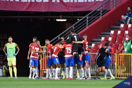 El equipo celebra un tanto ante el Getafe (JOSÉ M. BALDOMERO)