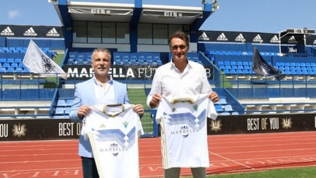 Imagen de la presentación de Adolfo Aldana y Óscar Felipe en el Marbella (PRENSA MARBELLA FC) 