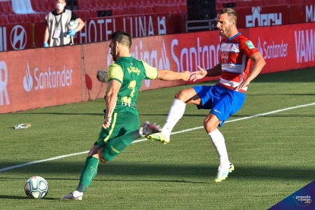 Soldado hizo el gol del Granada (JOSÉ M. BALDOMERO) 