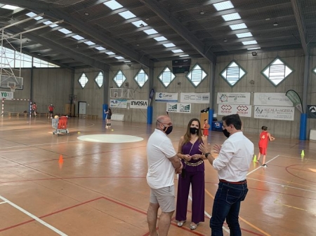 Luis Salvador durante la visita al entrenamiento (RACA) 