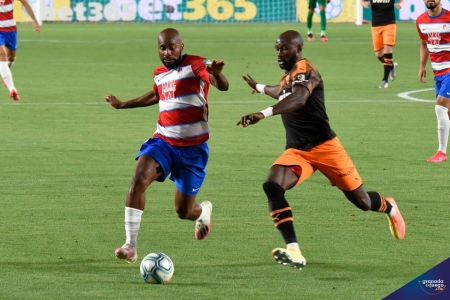 Foulquier, en un lance del choque ante el Valencia