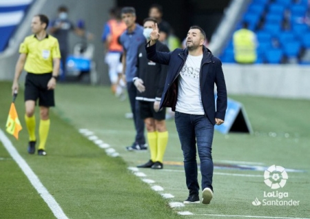 Diego Martínez, entrenador del Granada CF, durante el partido (LALIGA) Diego Martínez, entrenador del Granada CF, durante el partido (LALIGA)