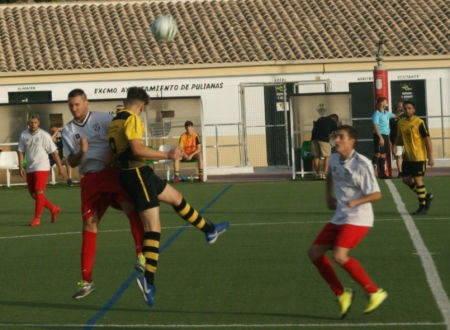 Una jugada del encuentro entre Graena y Chauchina (CHAUCHINA CF)