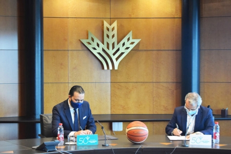Imagen de la firma del convenio (FUNDACIÓN CB GRANADA) 