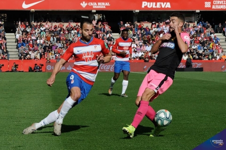 Soldado, en un lance del encuentro de la primera vuelta (JOSÉ M. BALDOMERO)