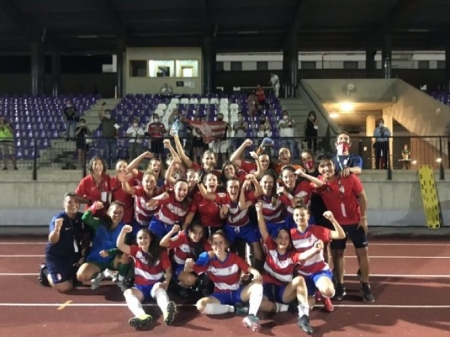 Las jugadoras del Granada B celebran el pase a la gran final (PACO CASTILLO) 
