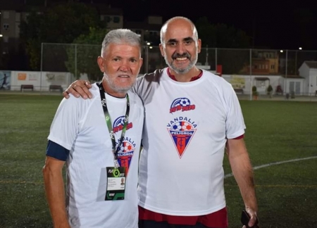 Toni Moreno junto al presidente Miguel Sánchez, tras conseguir el ascenso (VANDALIA)