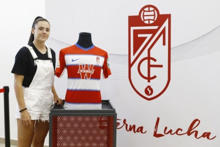 Alba Pérez renueva con el Granada Femenino hasta 2021 (GCF)