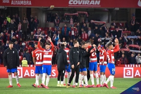 El equipo saluda a la afición (BALDOMERO)