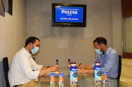 Imagen de la firma del convenio (FUNDACIÓN CB GRANADA) 