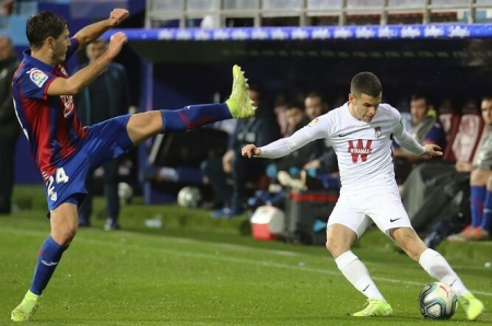 Álex Martínez, en el único partido que jugó de liga ante el Eibar (EFE)