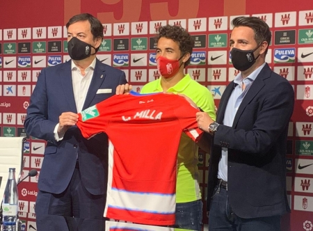 Milla en su presentación como rojiblanco (JOSÉ VELASCO)