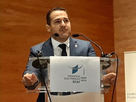 Pablo Lozano se dirige a los asistentes de la asamblea (RFAF) 