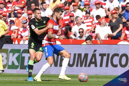 Vadillo, en un lance del choque ante el Betis, donde anotó el gol de la victoria (GRJ) Vadillo, en un lance del choque ante el Betis, donde anotó el gol de la victoria (GRJ)