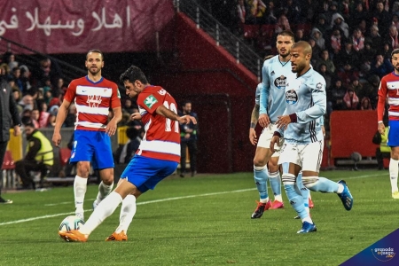 Köybasi, en un lance del partido ante el Celta en Los Cármenes (GRJ) Köybasi, en un lance del partido ante el Celta en Los Cármenes (GRJ)