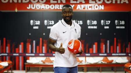 Neyder Lozano posa en su presentación como rojiblanco (GCF) Neyder Lozano posa en su presentación como rojiblanco (GCF)