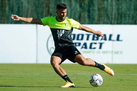 Vico golpea el balón (P.VILLOSLADA GCF) Vico golpea el balón (P.VILLOSLADA GCF)