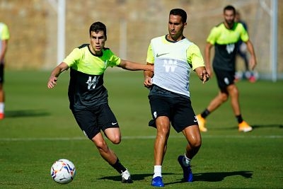 Alberto Soro, junto a Montoro, durante su primera sesión en Marbella (GCF) Alberto Soro, junto a Montoro, durante su primera sesión en Marbella (GCF)