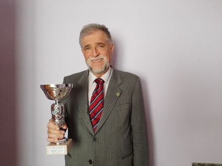 Miguel Haag con su trofeo de Campeón de Andalucia 