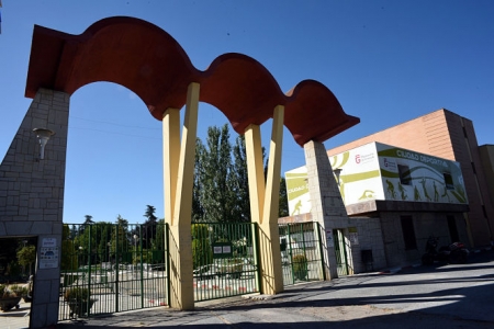 Fachada de la Ciudad Deprotiva de Armilla (DIPUTACIÓN)