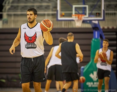 David Iriarte durante un entrenamiento (FUNDACIÓN CB GRANADA) 