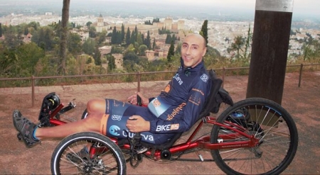 Jorge Abarca en su triciclo adaptado (WEB DE JORGE ABARCA) 