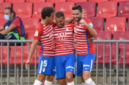 Celebración del primer tanto ante el Alavés (JOSÉ M. BALDOMERO)