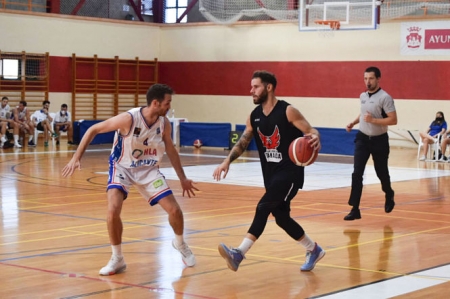 Christian Díaz en el partido ante HLA Alicante (FUNDACIÓN CB GRANADA) 