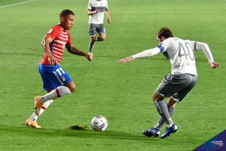 Machis abrió el marcador para el Granada (JOSÉ M. BALDOMERO)