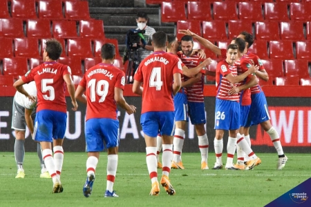 El equipo celebra el tanto de Jorge Molina, que sentenciaba la eliminatoria (JOSÉ M. BALDOMERO) El equipo celebra el tanto de Jorge Molina, que sentenciaba la eliminatoria (JOSÉ M. BALDOMERO)