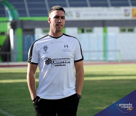 Juan Antonio Milla es el entrenador del Granada CF Cadete (JOSÉ M. BALDOMERO) 